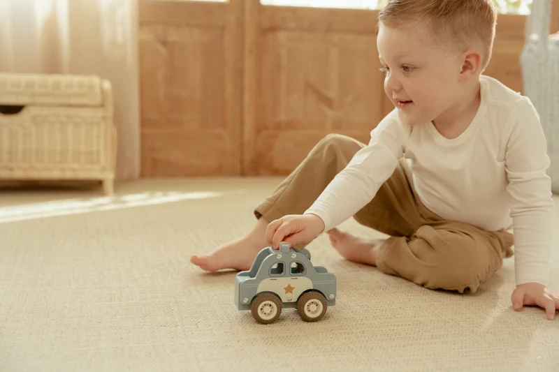 Voiture de police en bois FSC – Jouet d’éveil et jeu de rôle