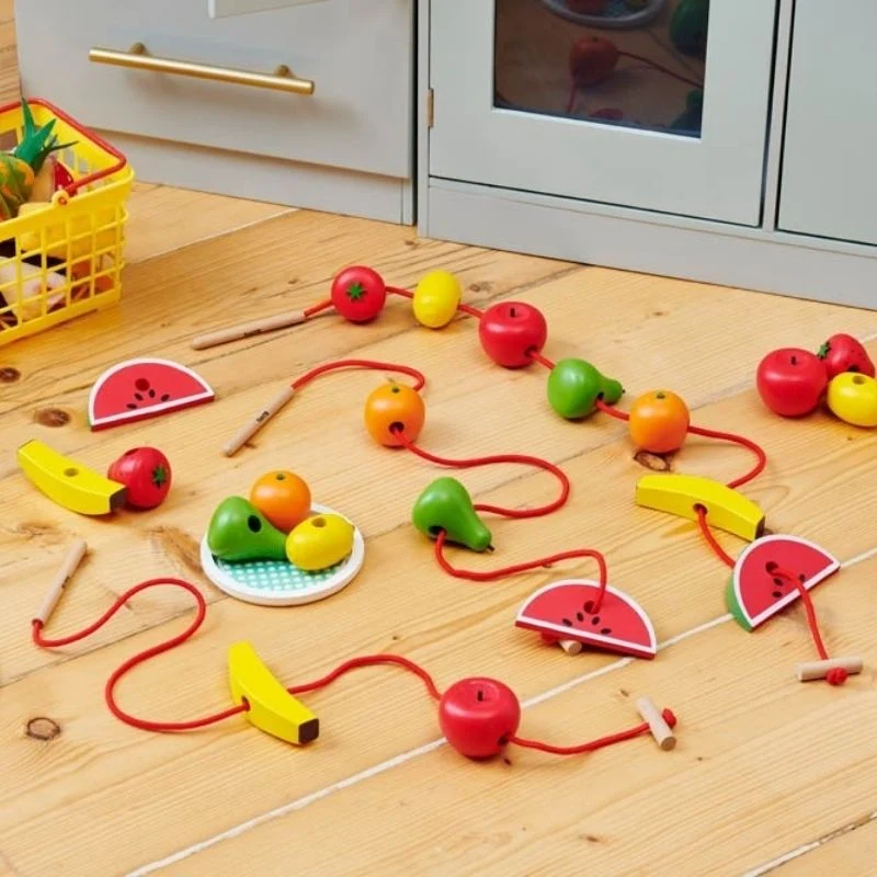21 fruits en bois à lacer