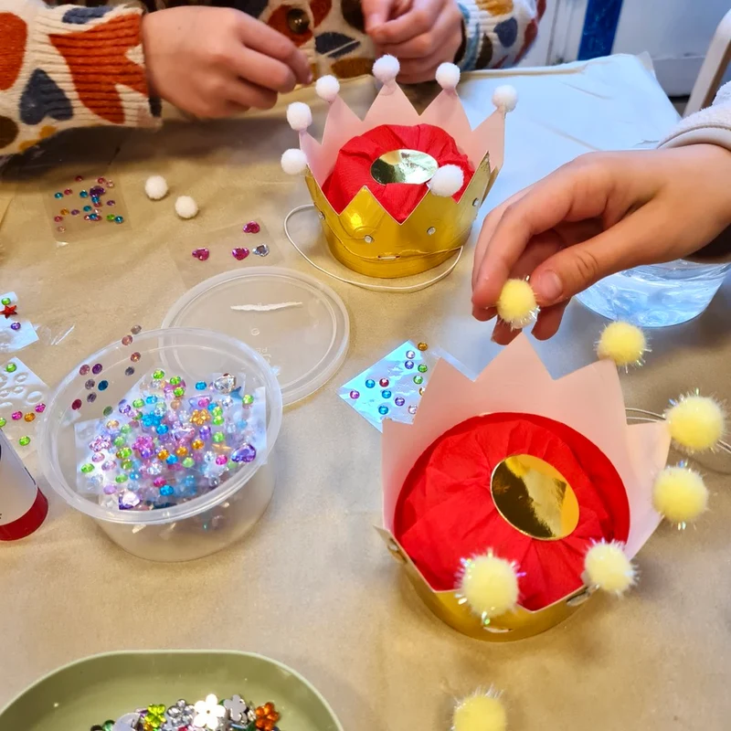 Atelier créatif - Couronnes de galette des rois- Activité enfant Épiphanie Paris 9