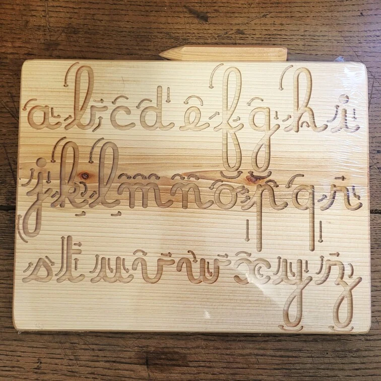 Planche d'écriture Montessori Alphabet en lettres cursives Minuscules - IMPARFAITE