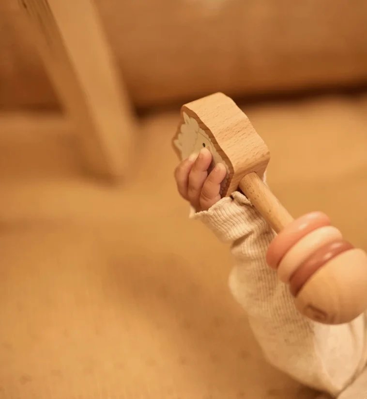 Hochet en bois | Alpaga