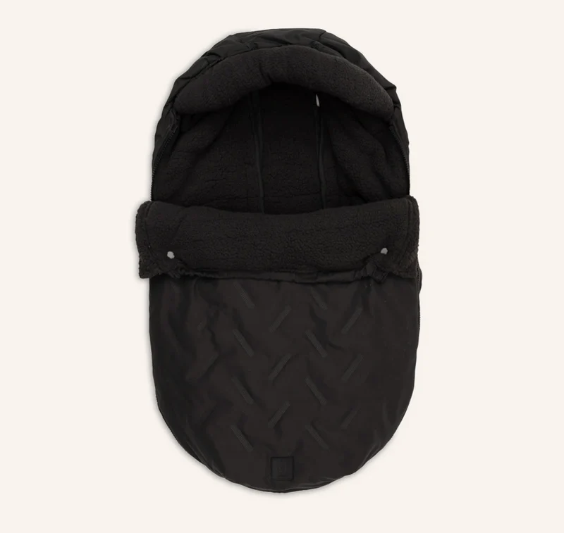 Chancelière | Embossed black