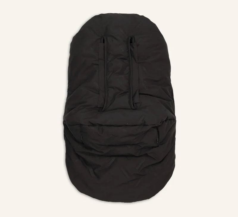 Chancelière | Embossed black