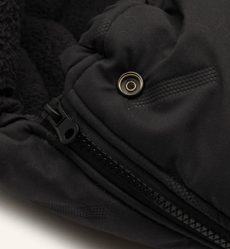 Chancelière | Embossed black