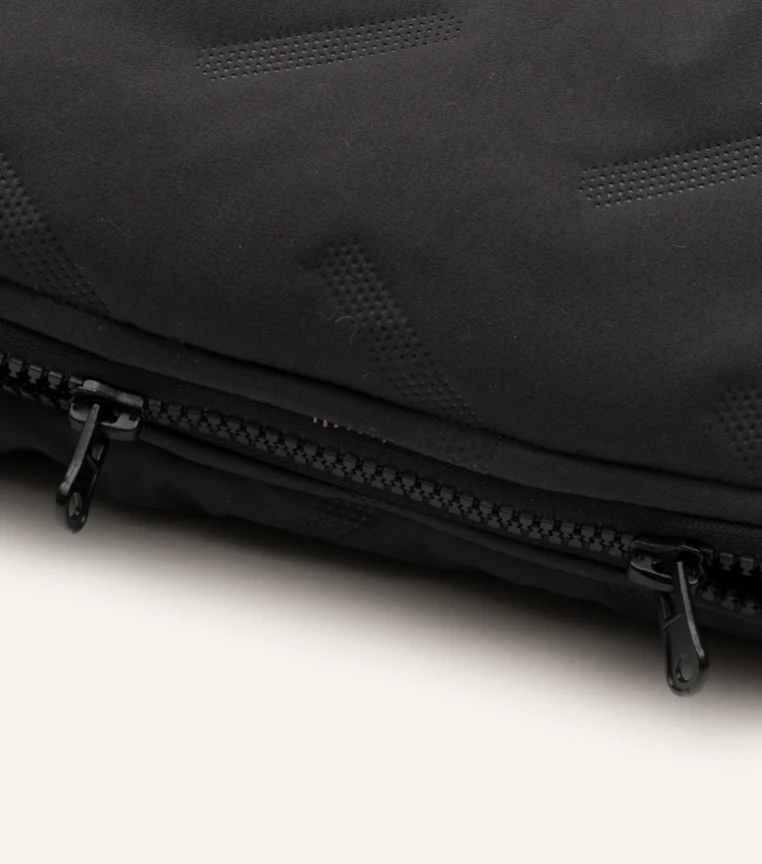 Chancelière | Embossed black