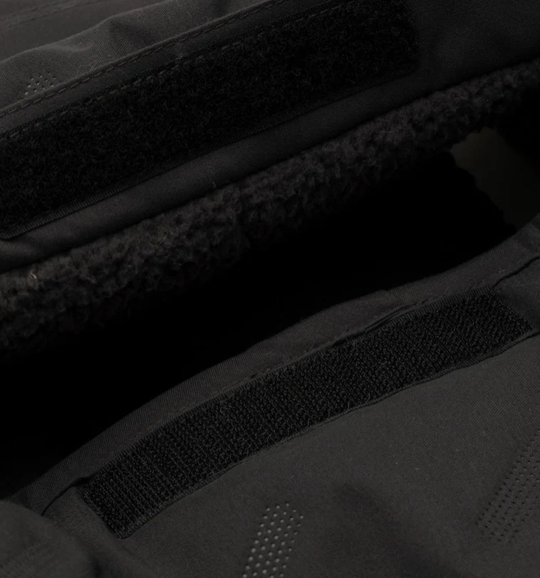 Chancelière | Embossed black
