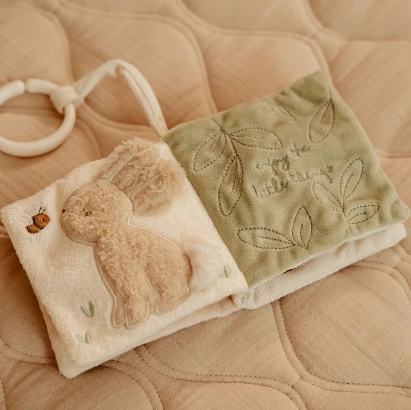 Livre en tissu | Newborn Neutrals