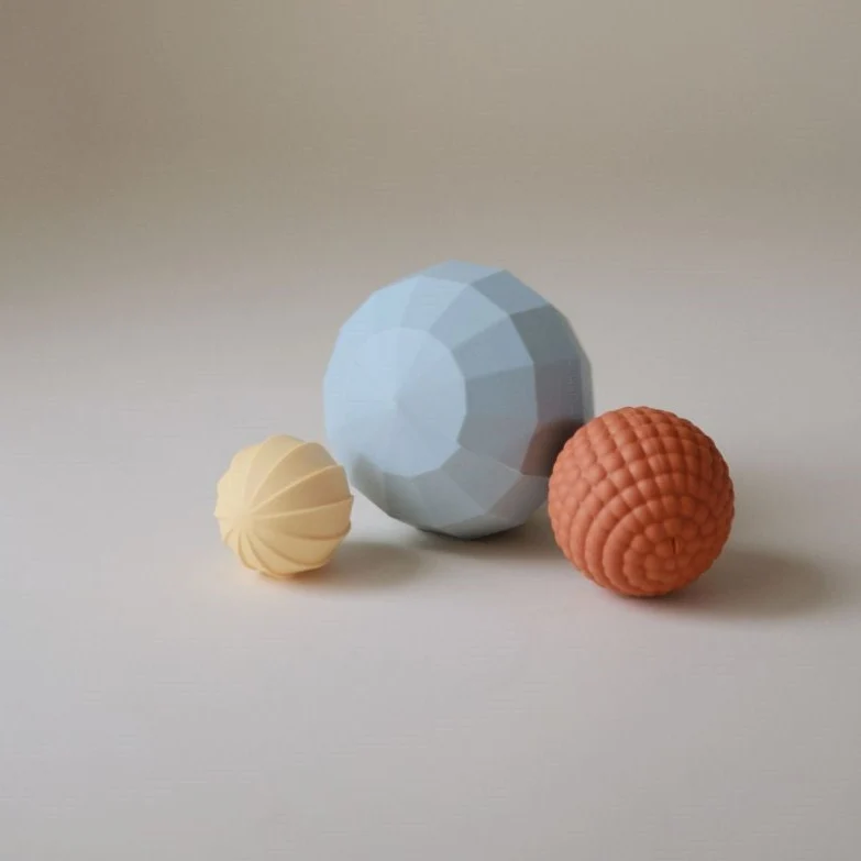 Lot de 3 sphères sensorielles bleu/rouge/jaune