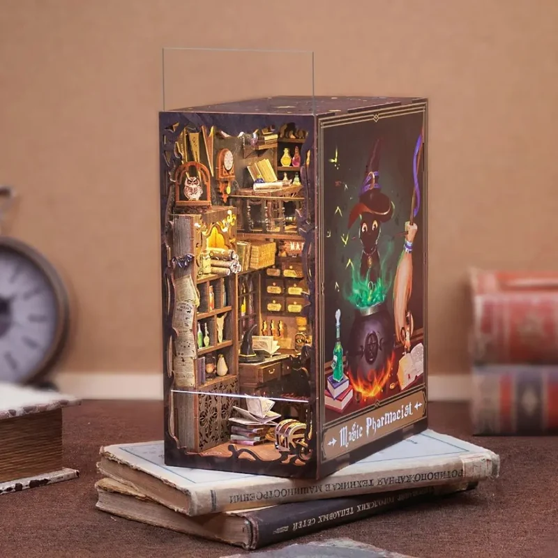 Book Nook Le Pharmacien Magique™