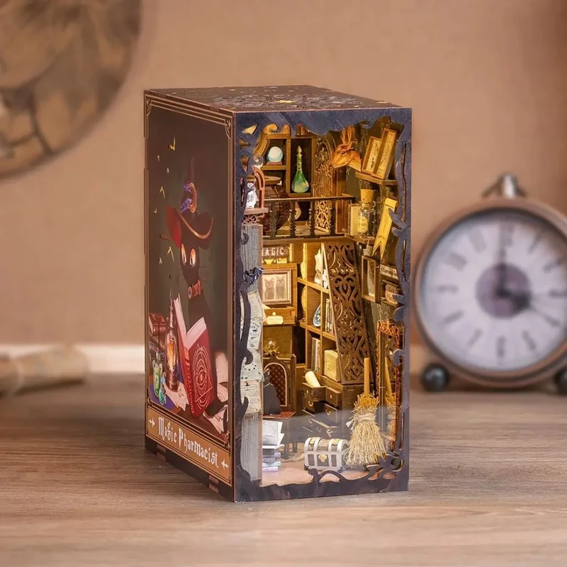 Book Nook Le Pharmacien Magique™