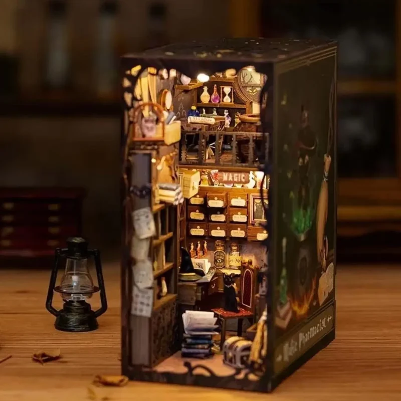 Book Nook Le Pharmacien Magique™