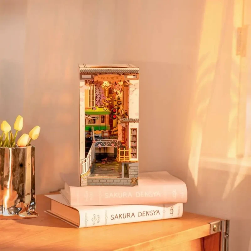 Kit DIY Book Nook Sakura Densya - TokyoRail™