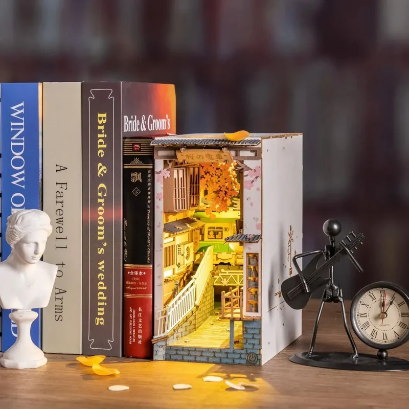 Kit DIY Book Nook Sakura Densya - TokyoRail™