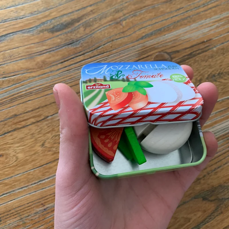 Boite de mozzarella tomates en bois pour dinette