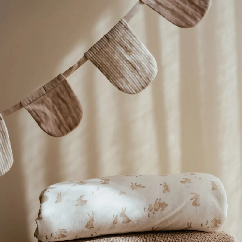 Slinger met vlaggetjes - Beige - Essentials
