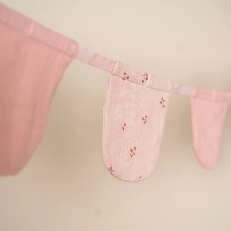 Slinger met vlaggetjes - Roze - Essentials