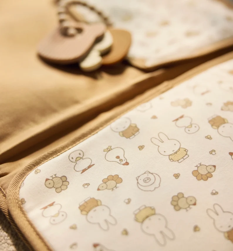 Tapis à langer nomade | Miffy Family Farm