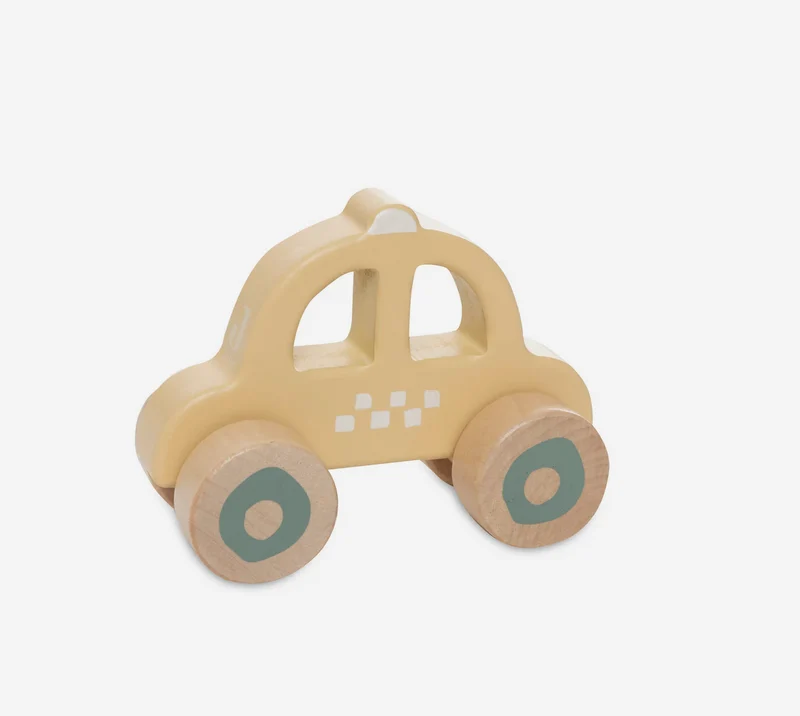 Petites voitures en bois