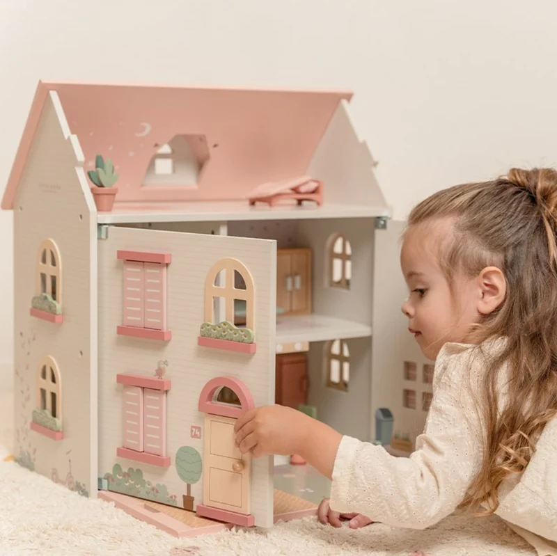Grande maison de poupée